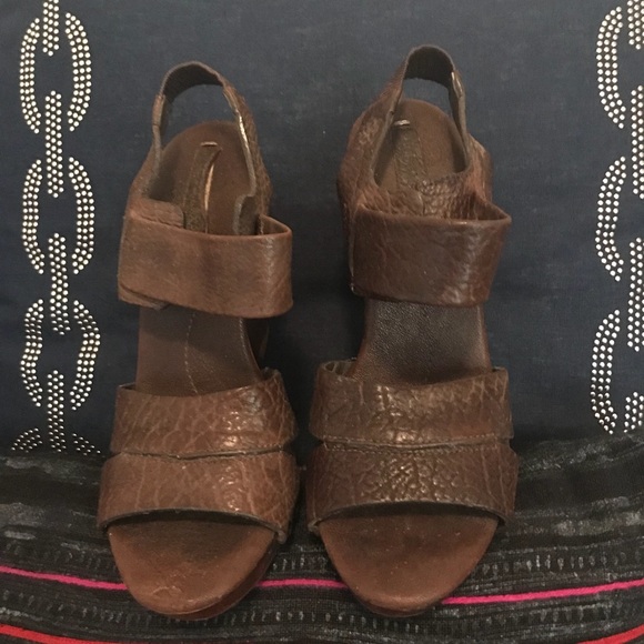 BCBG dark brown wedges - Picture 2 of 6